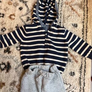 Striped Hoodie and Gray Pants Set/Gap sweater